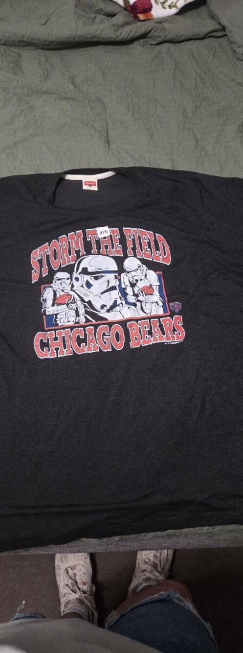 Chicago Bears Storm the Field Graphic Tee - Black